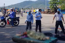 Hoảng hồn phát hiện thi thể người phụ nữ nổi trên biển