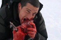 Rùng mình khoảnh khắc sinh tồn ở nơi nguy hiểm nhất