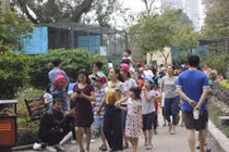 “Biển người” chen chân tại Vườn thú Thủ Lệ trong ngày cuối nghỉ lễ