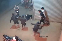 2 nhóm thanh niên cầm dao, rựa chém nhau kinh hoàng