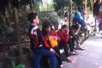 Trước giờ khai ấn đền Trần: Xe ôm cướp khách, ấn tín được tuồn ra ngoài