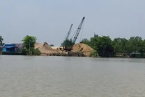 Sông Đồng Nai bị “bức tử” vì cát tặc lộng hành 