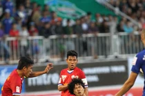 Những hình ảnh xấu xí đáng quên tại V.League 2015