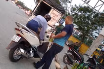 Hà Nội: Người dân "cắn răng" mua gần 35.000 đồng/lít xăng