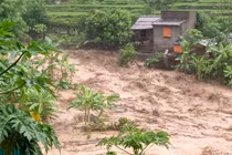 2 người chết, 13 người mất tích do mưa bão số 3