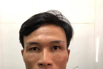 Kề dao vào cổ cô gái đòi quan hệ rồi cướp vàng