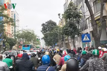 Ảnh: Hà Nội ùn tắc trong ngày đi làm đầu tiên năm 2019