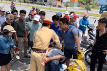 CSGT Đà Nẵng truy đuổi hơn 3km bắt hai thiếu niên giật điện thoại 