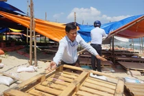 Ảnh: Đà Nẵng tháo dỡ hàng chục lều bạt bao vây ghềnh Nam Ô