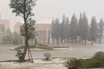 Mưa đá rơi như tuyết trắng trời thị trấn Nông trường Mộc Châu