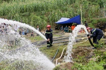 Giải cứu nạn nhân ở Si Ma Cai: Trăm người đứng trước hang chờ điều kỳ diệu