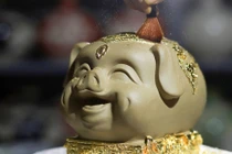 Xem nghệ nhân tạo ra linh vật Kỷ Hợi “độc nhất VN“