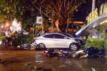 Ô tô đâm quán cà phê: Rơi nước mắt ước mơ dang dở hai nữ sinh