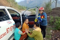 Những tài xế sẵn lòng đỡ đẻ trên ô tô mà không sợ xui xẻo