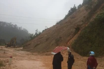 Kontum: Bão số 4, Quốc lộ 40B bị chia cắt do sạt lở nghiêm trọng