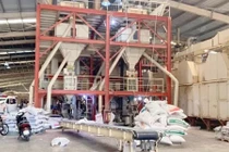 Cảnh tượng kinh hoàng công nhân tử vong vì bị cuốn máy trộn cám