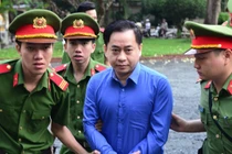 Đọc gì hôm nay 27/11: Vũ "nhôm" hầu tòa trong đại án Ngân hàng Đông Á
