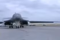 Sức mạnh đáng sợ của “quái vật ném bom” B-1 Lancer Mỹ