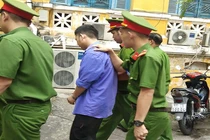 Đòi iPhone bất thành, thanh niên đâm chết bạn trai người yêu cũ