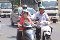 Người dân Sài Gòn mưu sinh trong những ngày nóng 'nung người' tháng 3