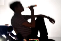 Say rượu, bố hiếp dâm con gái ruột 3 tuổi