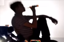 Say rượu, bố hiếp dâm con gái ruột 3 tuổi