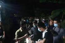 Phát hiện thi thể đã phân hủy bị đổ bê tông trong thùng