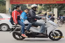 Cảnh những phụ huynh coi thường tính mạng con ở HN