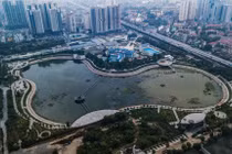 Hồ điều hòa trên khu đất vàng của thủ đô bốc mùi hôi tanh nồng nặc