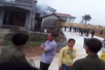 Nghịch tử nghiện rượu nửa đêm vác dao chém mẹ tật nguyền