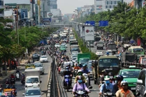 Kẹt xe khắp các ngả vào sân bay Tân Sơn Nhất dịp cận Tết