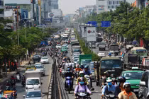 Kẹt xe khắp các ngả vào sân bay Tân Sơn Nhất dịp cận Tết