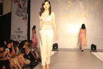 Nữ sinh trường Amsterdam đọ sắc với thời trang quyến rũ