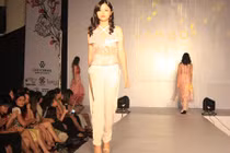 Nữ sinh trường Amsterdam đọ sắc với thời trang quyến rũ