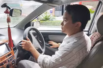 Thầy giáo dạy lái xe tiết lộ lý do “sờ” vào đùi nữ học viên