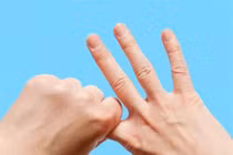 Nhìn vào ngón tay của người đàn ông để biết cách anh ta đối xử với người phụ nữ