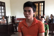 Lừa bạn ngủ say để lẻn vào hiếp dâm mẹ bạn