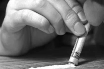 Thái Bình: Bắt cựu công an huyện dùng ma túy cùng thiếu nữ 15 tuổi