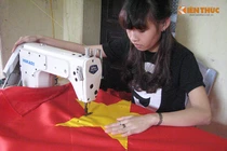 Gia đình 70 năm may cờ đỏ sao vàng đón 2/9