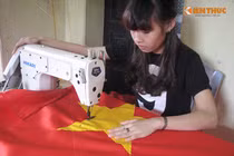 Gia đình 70 năm may cờ đỏ sao vàng đón 2/9