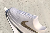 Dân mạng "xém xỉu" vì chiếc balo có kiểu dáng y như đôi giày