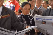 Phát hàng ngàn đĩa nhạc, báo miễn phí về ông Thanh