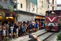 Kiểu uống cà phê thách thức thần chết ở Hà Nội