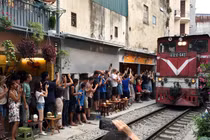 Kiểu uống cà phê thách thức thần chết ở Hà Nội