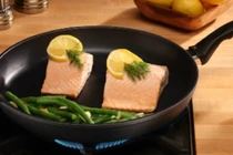 Dùng chảo chống dính sai cách nguy hiểm chết người