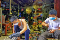 Những nghệ nhân giữ nghề trên phố cổ Hà Nội