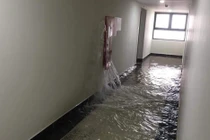 Vỡ đường ống cứu hỏa, chung cư An Bình City - Geleximco "ngập lụt"