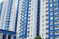 Ảnh: Dân cư Carina Plaza dùng ròng rọc chuyển đồ khỏi nhà vì lo trộm