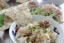 Món ngon dân dã từ bánh tráng xứ Quảng