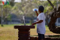 Muôn kiểu chống nóng của người dân Huế trong ngày nắng đỉnh điểm